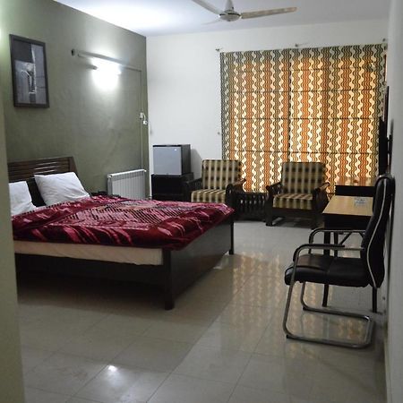Bed and Breakfast Royal Manor F-10 à Islamabad Extérieur photo