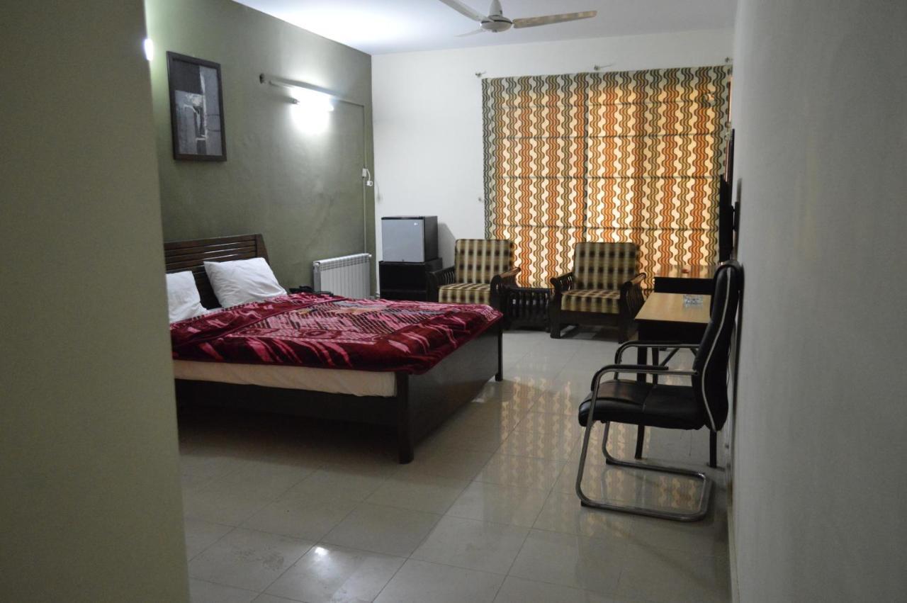 Bed and Breakfast Royal Manor F-10 à Islamabad Extérieur photo