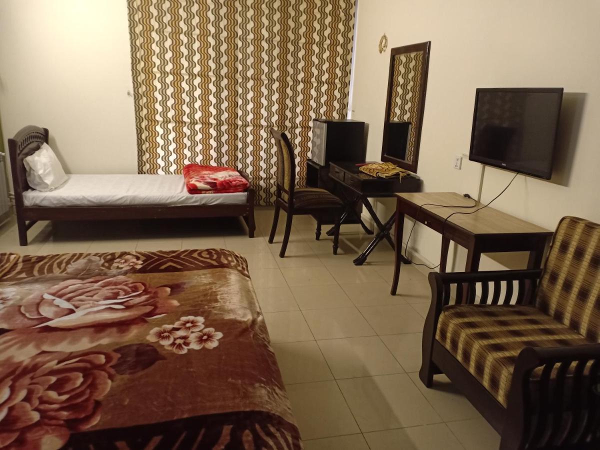 Bed and Breakfast Royal Manor F-10 à Islamabad Extérieur photo