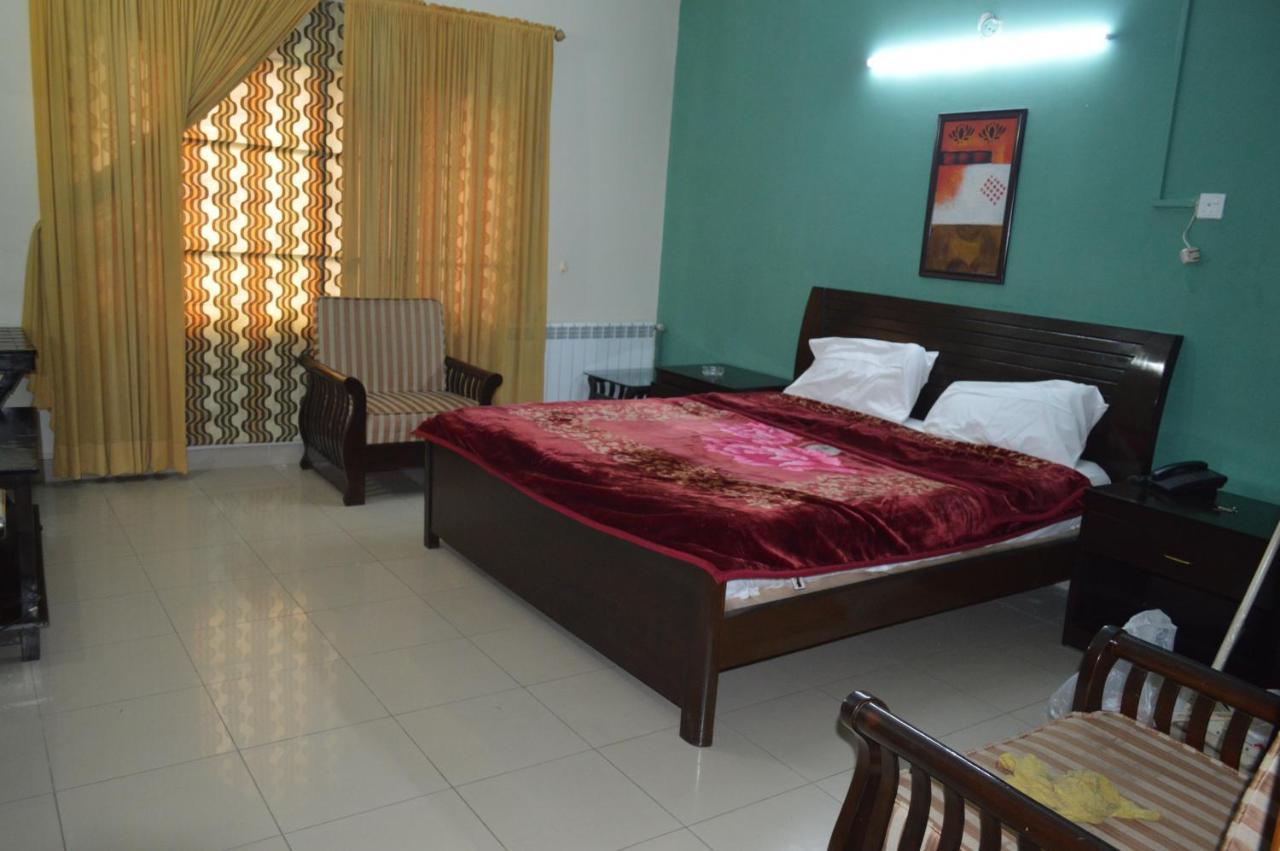Bed and Breakfast Royal Manor F-10 à Islamabad Extérieur photo