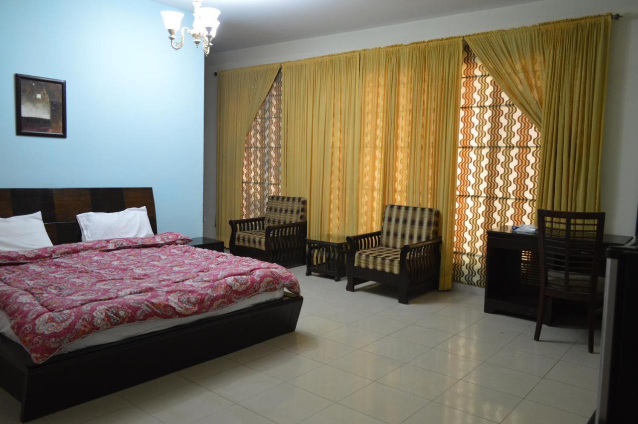 Bed and Breakfast Royal Manor F-10 à Islamabad Extérieur photo