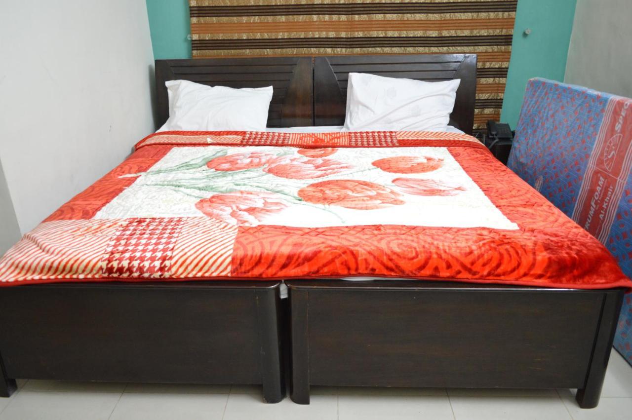 Bed and Breakfast Royal Manor F-10 à Islamabad Extérieur photo