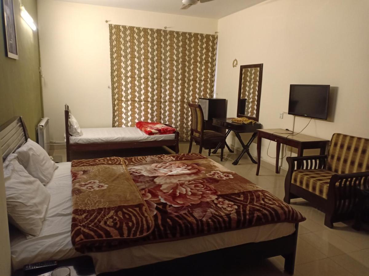 Bed and Breakfast Royal Manor F-10 à Islamabad Extérieur photo